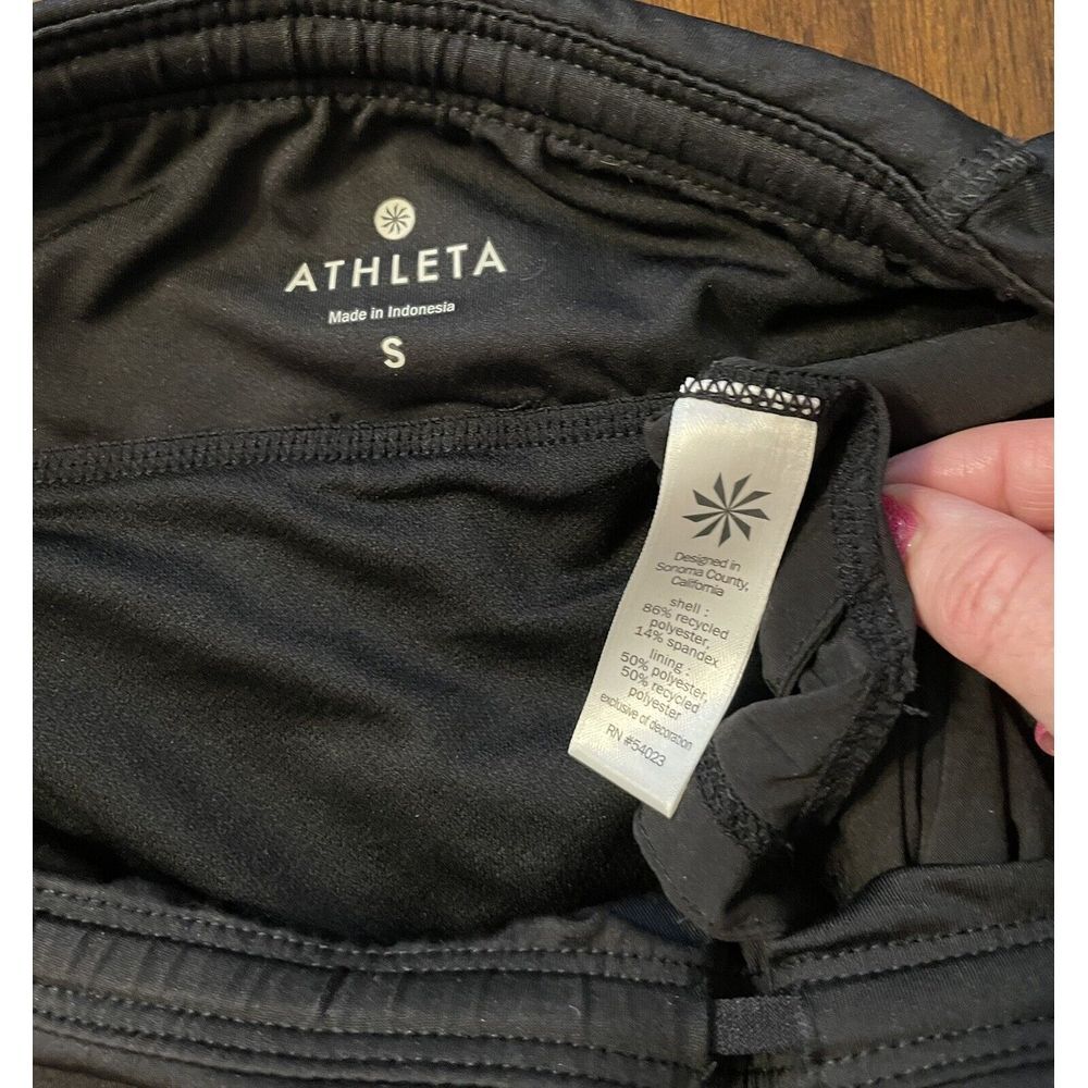 Athleta Women's Running Shorts Sz S Built In Briefs Pocket On Back Black - Picture 3 of 3
